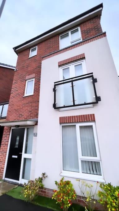 3 Stories, 5 Bedroom House In Prime Location With Balcony And Shared Garden Ливерпуль Экстерьер фото