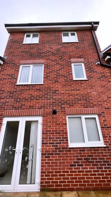 3 Stories, 5 Bedroom House In Prime Location With Balcony And Shared Garden Ливерпуль Экстерьер фото